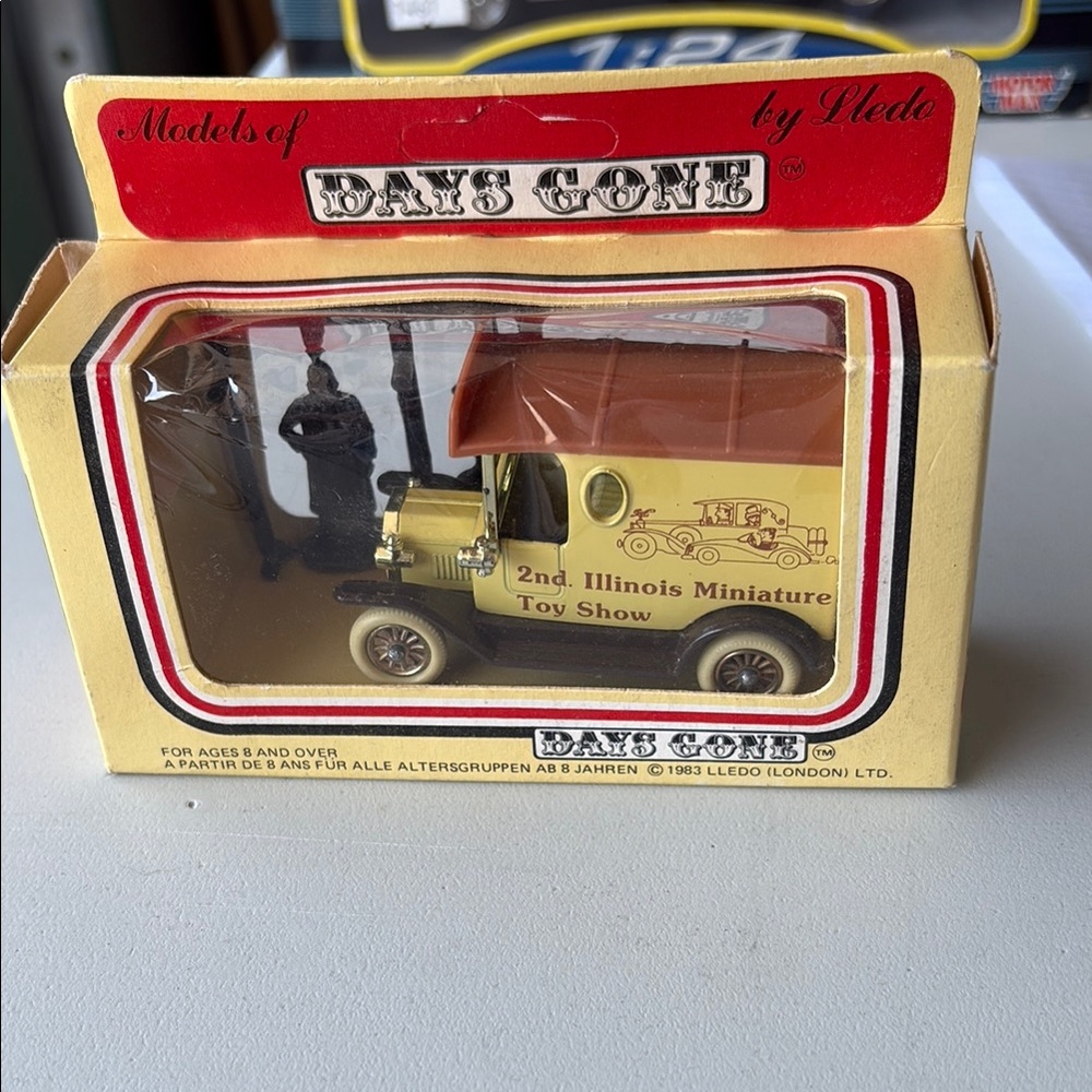 Days Gone Vintage Model Car